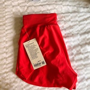 Love red find your pace short